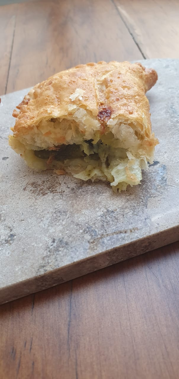 Empanada de Rajas con Queso